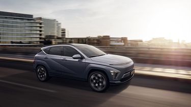 Hyundai brengt draadloos opladen van elektrische auto's dichterbij